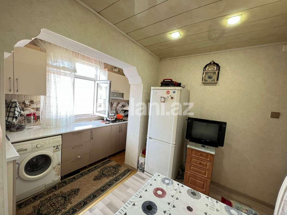 Sale, old building, 2 room, 65 m², Baku, Surakhani r, Yeni Guneshli d, Khalglar Doslugu m.