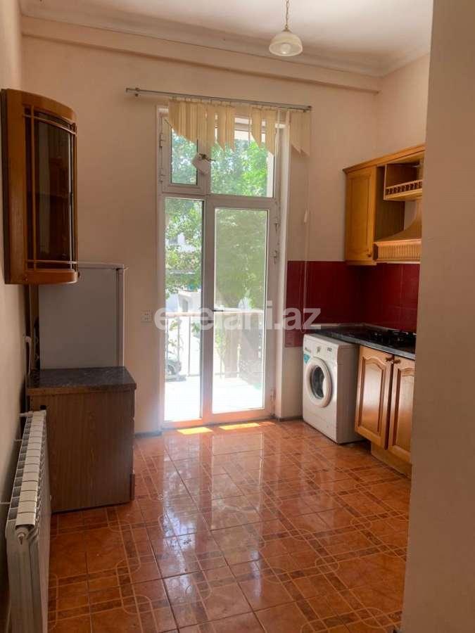 Kirayə verilir, köhnə tikili, 3 otaqlı, 65 m², Bakı, Yasamal r, Elmlər Akademiyası m.