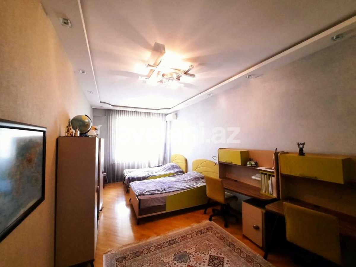 Satılır, yeni tikili, 4 otaqlı, 180 m², Bakı, Nizami r, Qara Qarayev m.