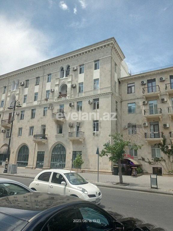 Satılır, köhnə tikili, 2 otaqlı, 65 m², Bakı, Səbail r, Sahil m.