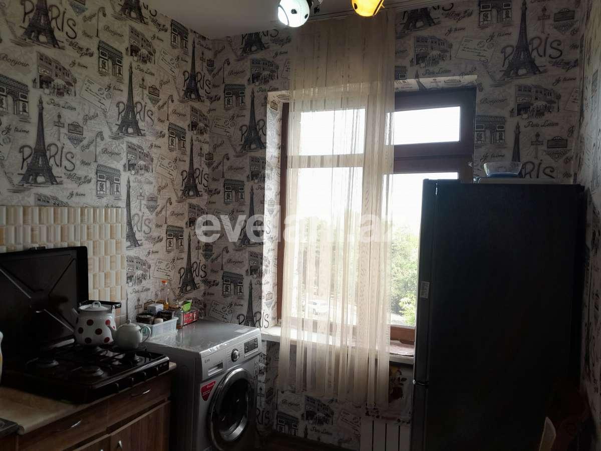 Kirayə verilir, köhnə tikili, 3 otaqlı, 70 m², Bakı, Nizami r, Qara Qarayev m.