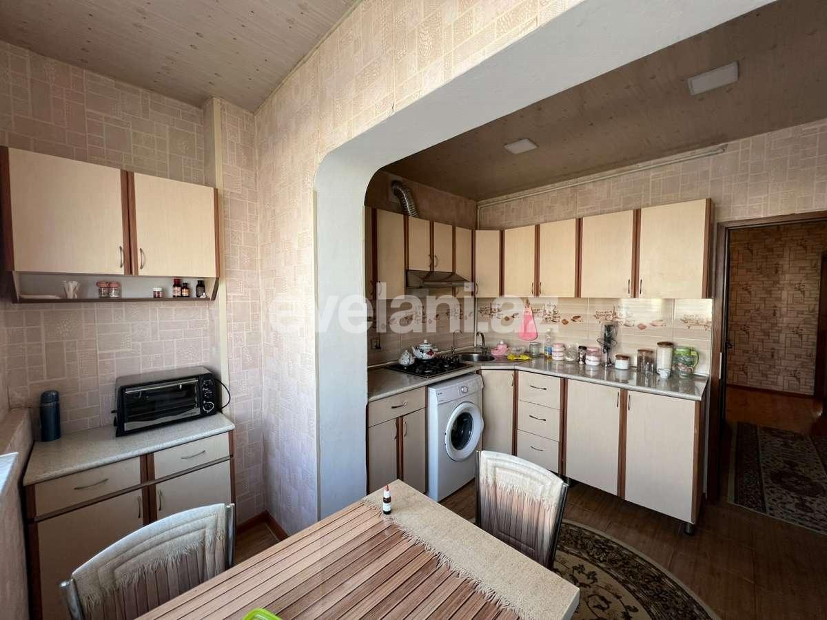 Satılır, köhnə tikili, 3 otaqlı, 85 m², Bakı, Nizami r, Xalqlar Dostluğu m.