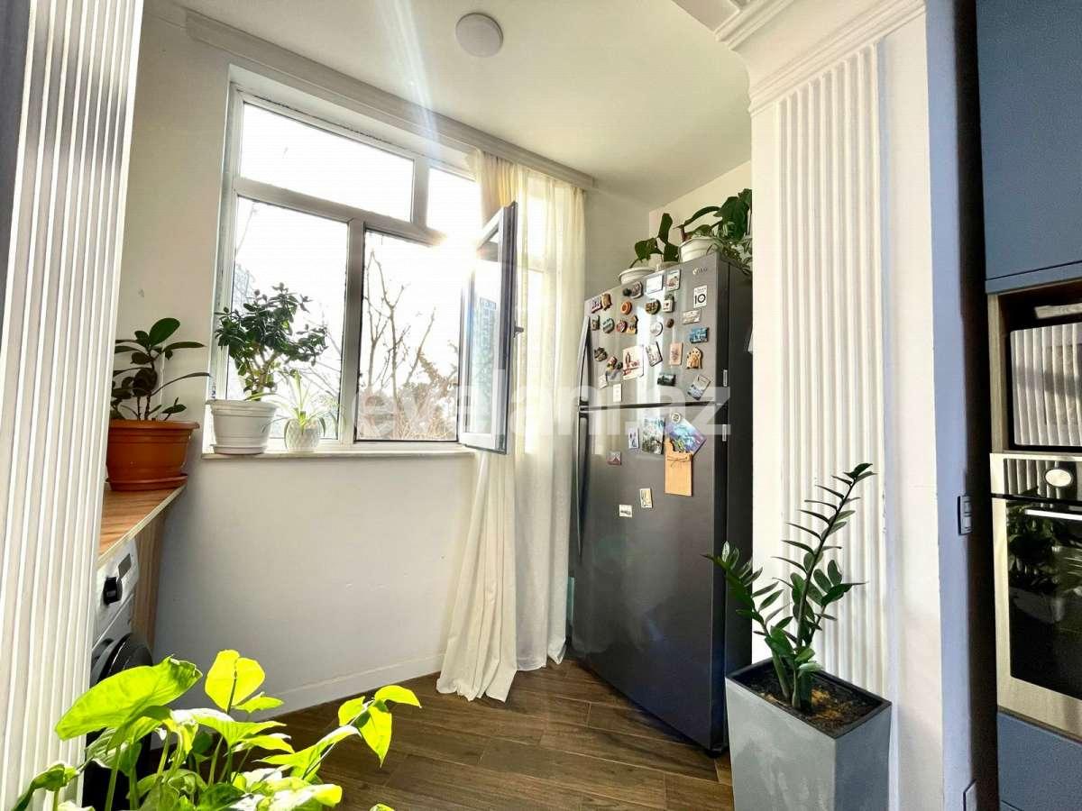 Satılır, köhnə tikili, 2 otaqlı, 55 m², Bakı, Nizami r, Xalqlar Dostluğu m.