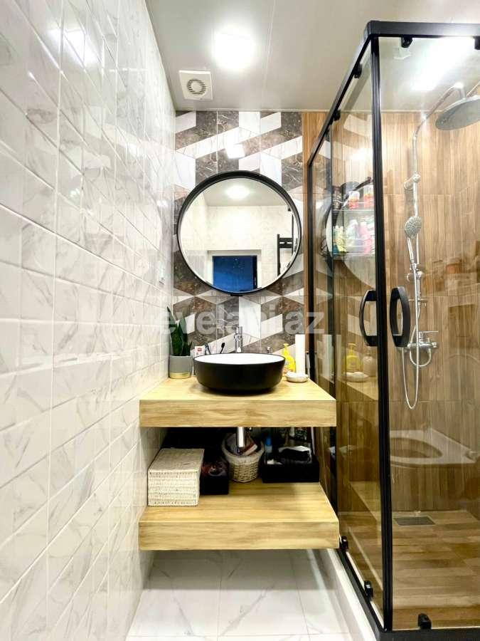 Satılır, köhnə tikili, 2 otaqlı, 55 m², Bakı, Nizami r, Xalqlar Dostluğu m.