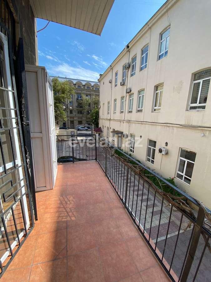 Kirayə verilir, köhnə tikili, 2 otaqlı, 65 m², Bakı, Səbail r, Sahil m.