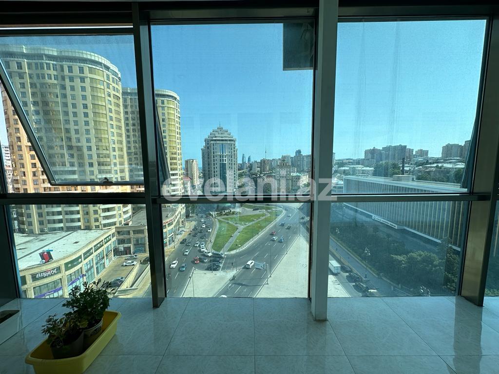 Satılır, köhnə tikili, 3 otaqlı, 85 m², Bakı, Yasamal r, Nizami m.