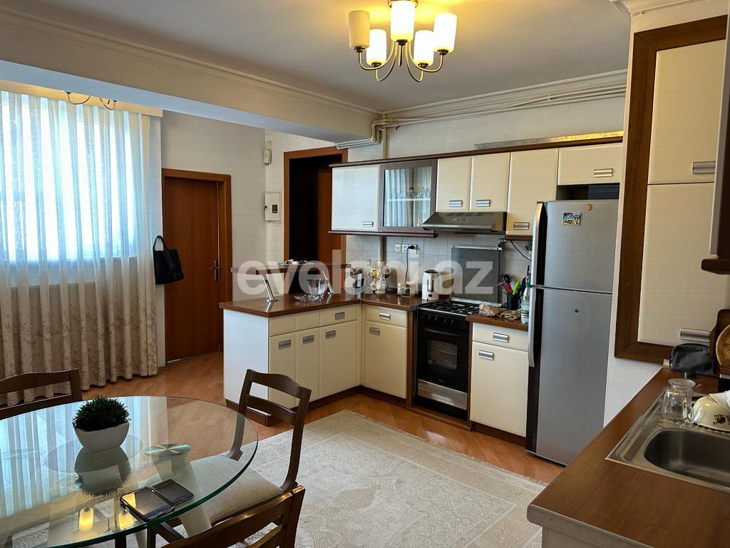 Satılır, köhnə tikili, 3 otaqlı, 85 m², Bakı, Yasamal r, Nizami m.