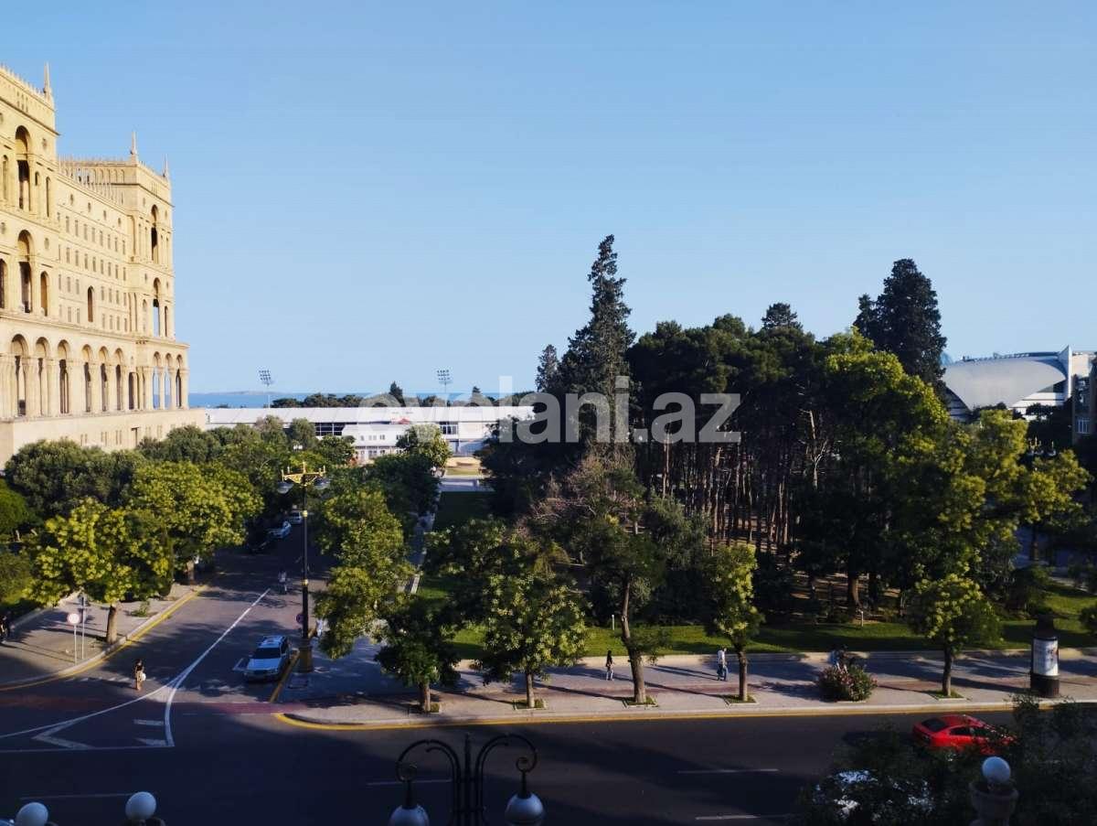 Kirayə verilir, köhnə tikili, 3 otaqlı, 80 m², Bakı, Səbail r.