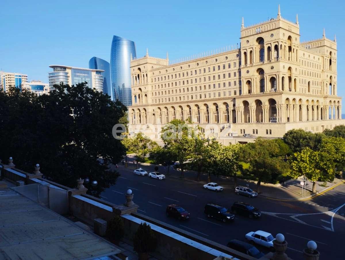 Kirayə verilir, köhnə tikili, 3 otaqlı, 80 m², Bakı, Səbail r.