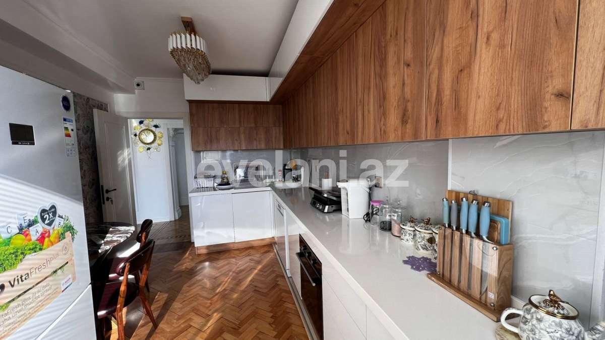 Kirayə verilir, köhnə tikili, 4 otaqlı, 131 m², Bakı, Nəsimi r, 4-cü mikrorayon q, Memar Əcəmi m.