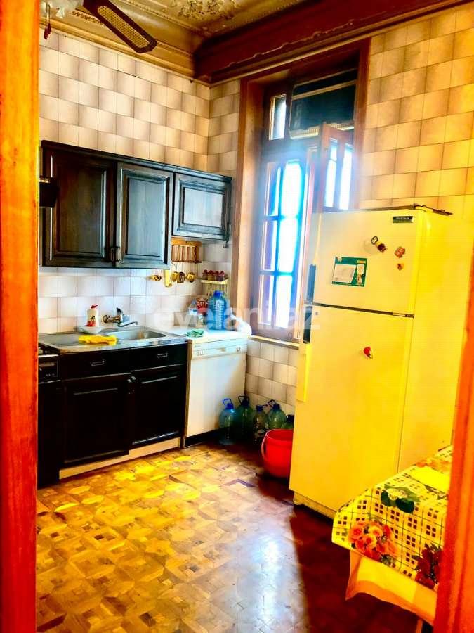 Satılır, köhnə tikili, 4 otaqlı, 122 m², Bakı, Səbail r.