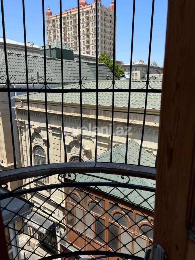 Satılır, köhnə tikili, 5 otaqlı, 230 m², Bakı, Səbail r, İçəri Şəhər m.