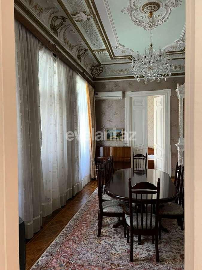 Satılır, köhnə tikili, 5 otaqlı, 230 m², Bakı, Səbail r, İçəri Şəhər m.