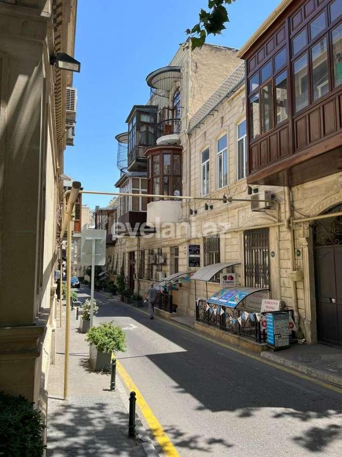 Satılır, köhnə tikili, 5 otaqlı, 230 m², Bakı, Səbail r, İçəri Şəhər m.