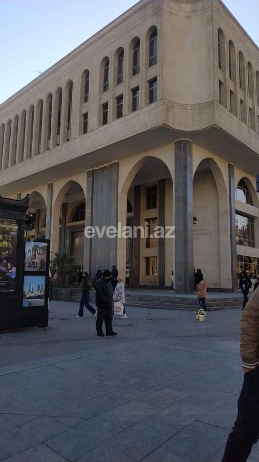 Satılır, köhnə tikili, 3 otaqlı, 80 m², Bakı, Yasamal r, Elmlər Akademiyası m.