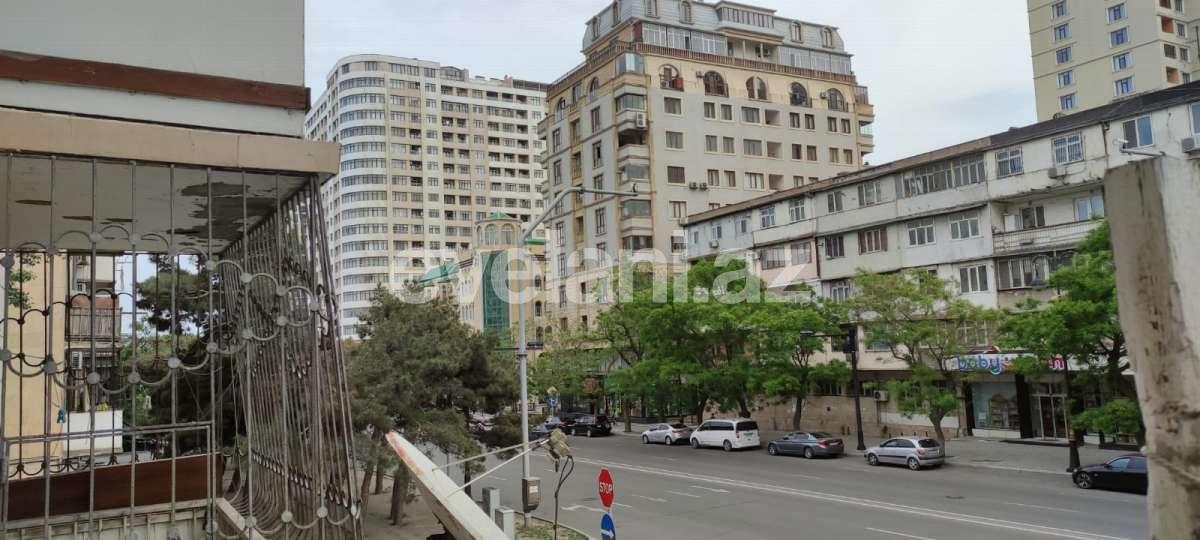 Satılır, köhnə tikili, 3 otaqlı, 80 m², Bakı, Yasamal r, Elmlər Akademiyası m.