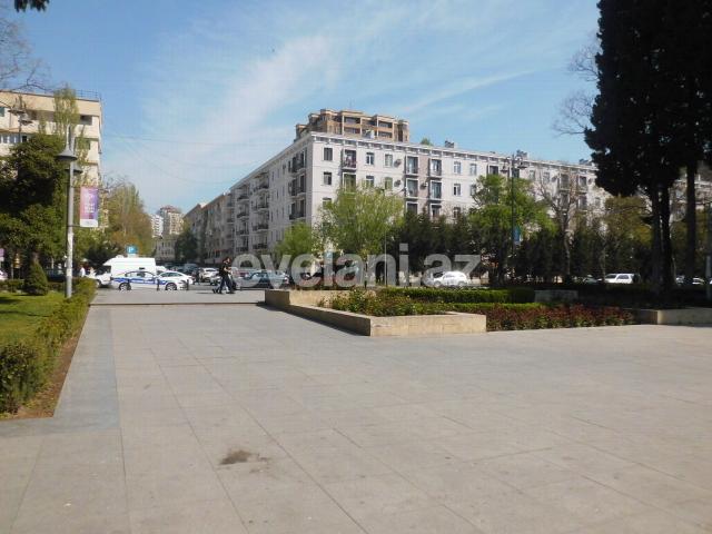 Satılır, köhnə tikili, 2 otaqlı, 60 m², Bakı, Nəsimi r.