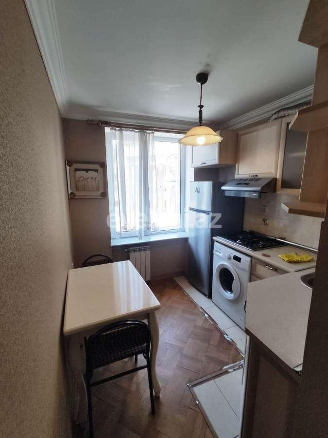 Продаётся, вторичка, 2-комнаты, 45 m², Баку, Ясамальский r, Элмляр Академиясы m.