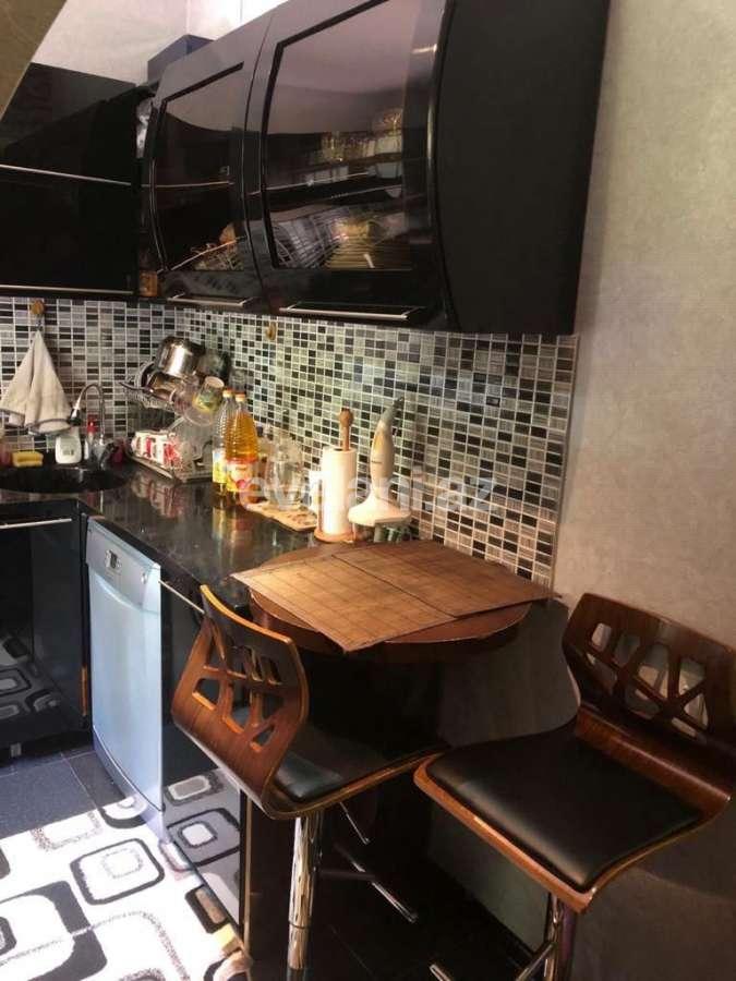 Kirayə verilir, köhnə tikili, 3 otaqlı, 70 m², Bakı, Nəsimi r, 4-cü mikrorayon q, Memar Əcəmi m.