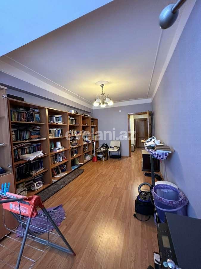 Satılır, köhnə tikili, 3 otaqlı, 100 m², Bakı, Yasamal r, Elmlər Akademiyası m.