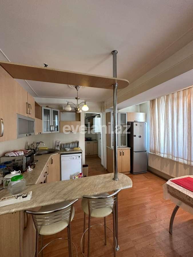 Satılır, köhnə tikili, 3 otaqlı, 100 m², Bakı, Yasamal r, Elmlər Akademiyası m.