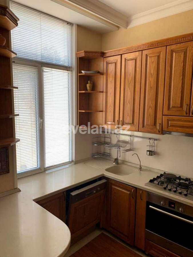 Продаётся, вторичка, 3-комнаты, 89.99 m², Баку, Сабаильский r, Ичери Шехер m.