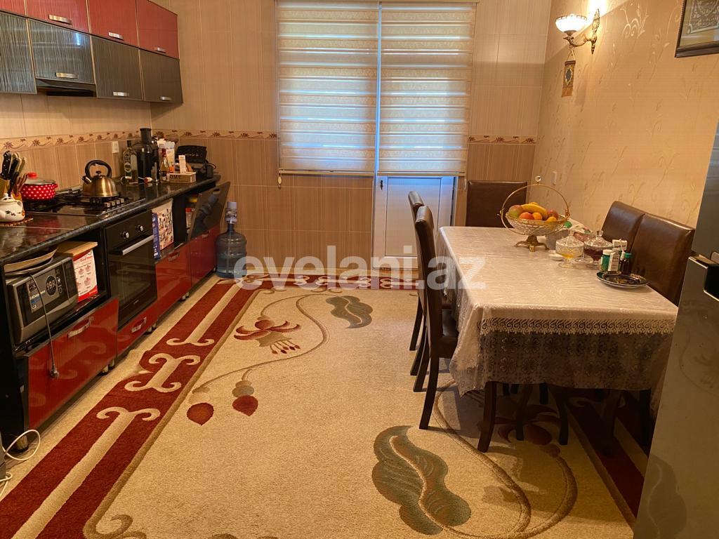 Satılır, köhnə tikili, 3 otaqlı, 150 m², Bakı, Binəqədi r, 8-ci mikrorayon q.