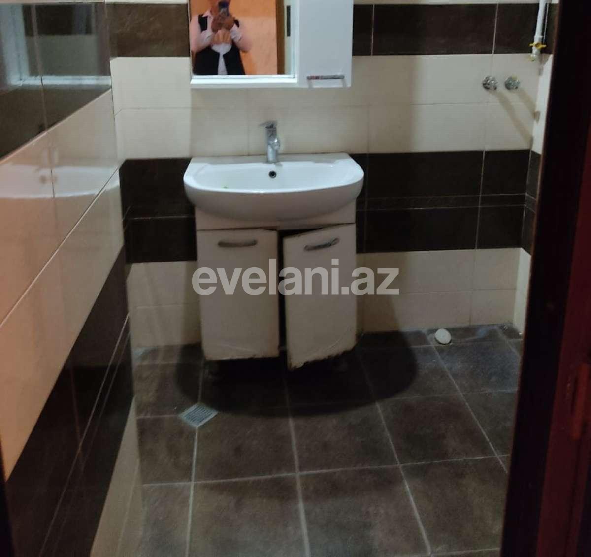 Kirayə verilir, köhnə tikili, 4 otaqlı, 81 m², Bakı, Binəqədi r, 8-ci mikrorayon q, Azadlıq prospekti m.