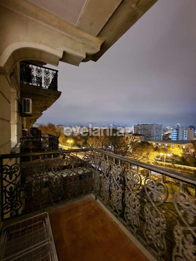 Kirayə verilir, köhnə tikili, 2 otaqlı, 120 m², Bakı, Səbail r, İçəri Şəhər m.