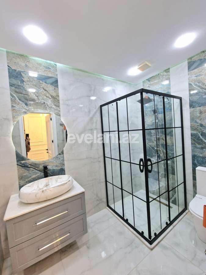 Satılır, yeni tikili, 3 otaqlı, 130 m², Bakı, Nizami r, Qara Qarayev m.