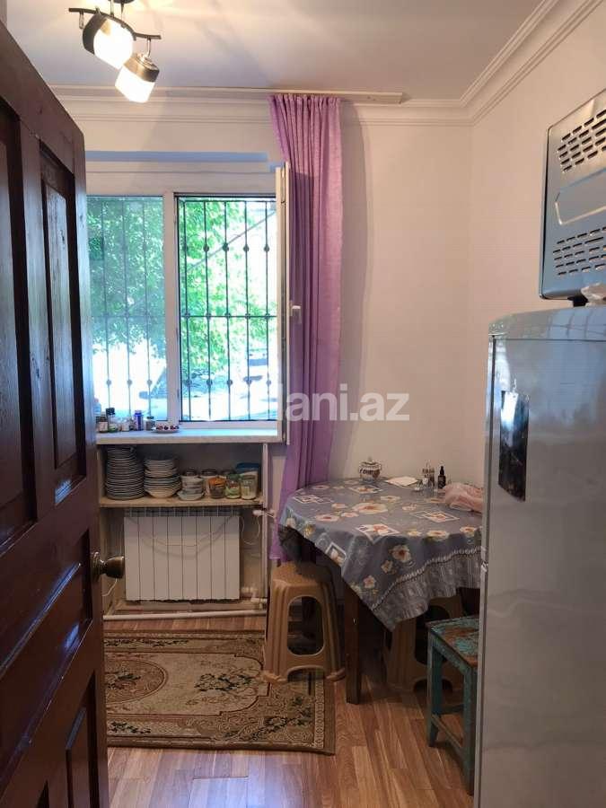 Satılır, köhnə tikili, 3 otaqlı, 75 m², Bakı, Binəqədi r, 7-ci mikrorayon q, Azadlıq prospekti m.