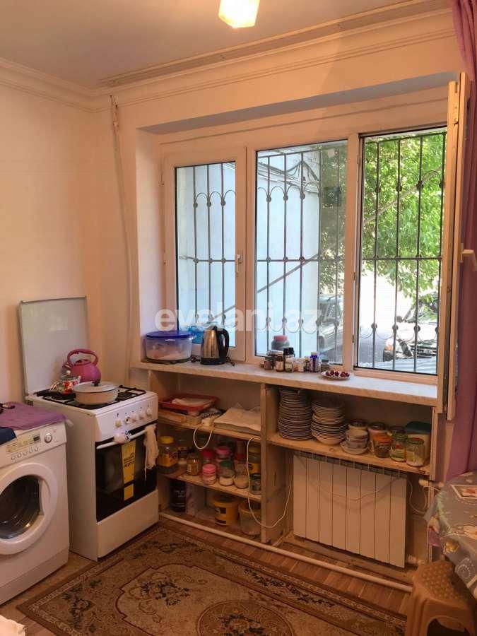 Satılır, köhnə tikili, 3 otaqlı, 75 m², Bakı, Binəqədi r, 7-ci mikrorayon q, Azadlıq prospekti m.