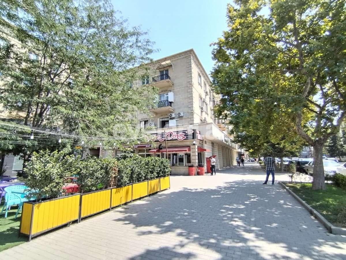 Sale, old building, 3 room, 80 m², Baku, Yasamal r, Elmlar Akademiyası m.