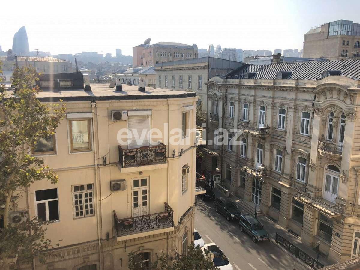 Satılır, köhnə tikili, 3 otaqlı, 77 m², Bakı, Səbail r, Sahil m.