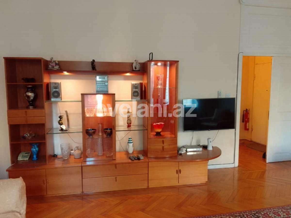 Rent, old building, 4 room, 130 m², Baku, Sabail r, Icheri Sheher m.