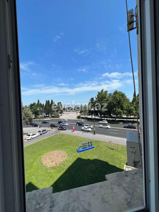 Kirayə verilir, köhnə tikili, 3 otaqlı, 91 m², Bakı, Səbail r, İçəri Şəhər m.