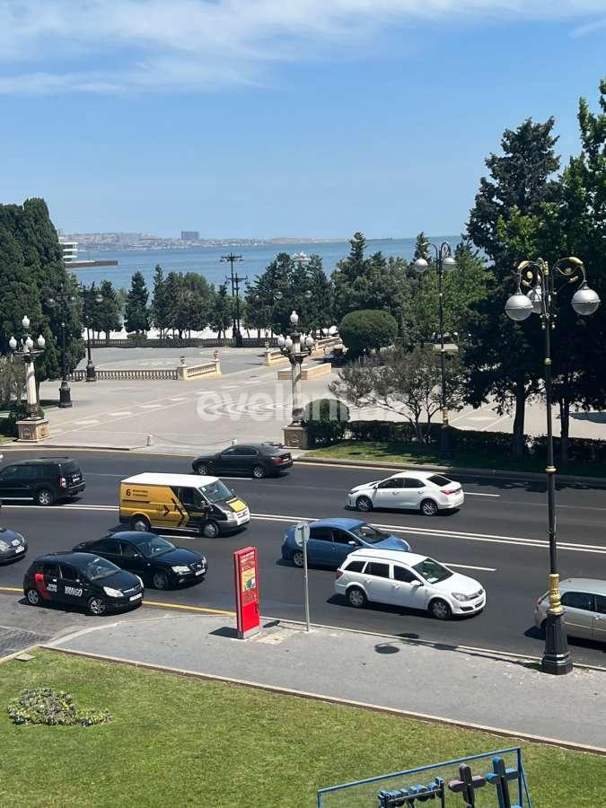 Kirayə verilir, köhnə tikili, 3 otaqlı, 91 m², Bakı, Səbail r, İçəri Şəhər m.