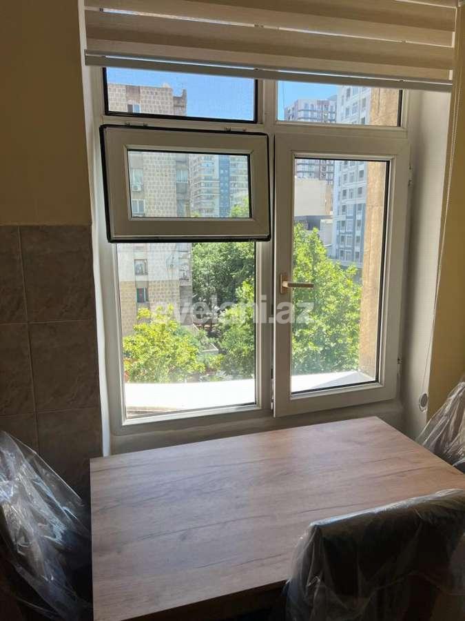 Kirayə verilir, köhnə tikili, 2 otaqlı, 60 m², Bakı, Binəqədi r, 8-ci mikrorayon q, Azadlıq prospekti m.