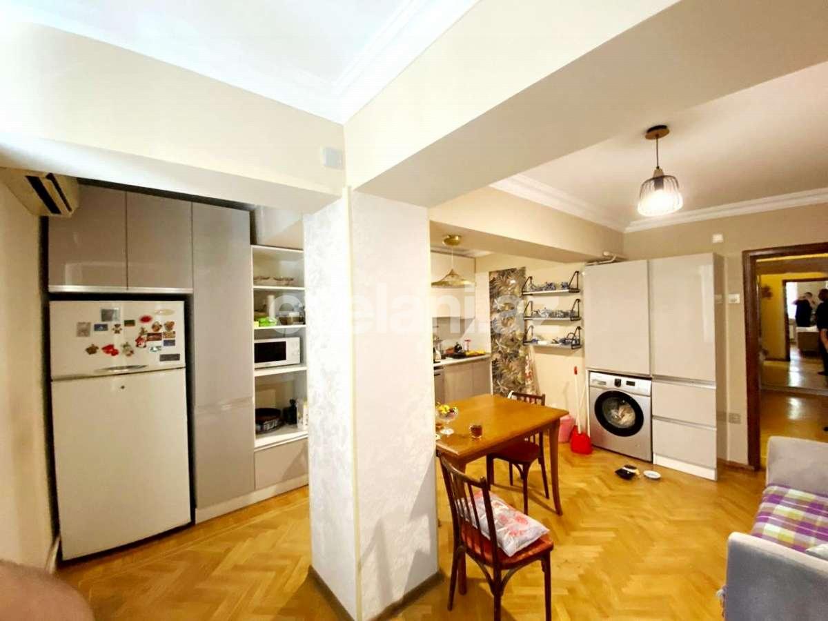 Satılır, köhnə tikili, 3 otaqlı, 110 m², Bakı, Yasamal r, İçəri Şəhər m.