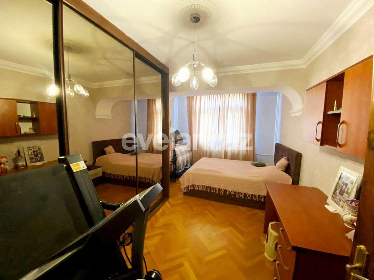 Satılır, köhnə tikili, 3 otaqlı, 110 m², Bakı, Yasamal r, İçəri Şəhər m.