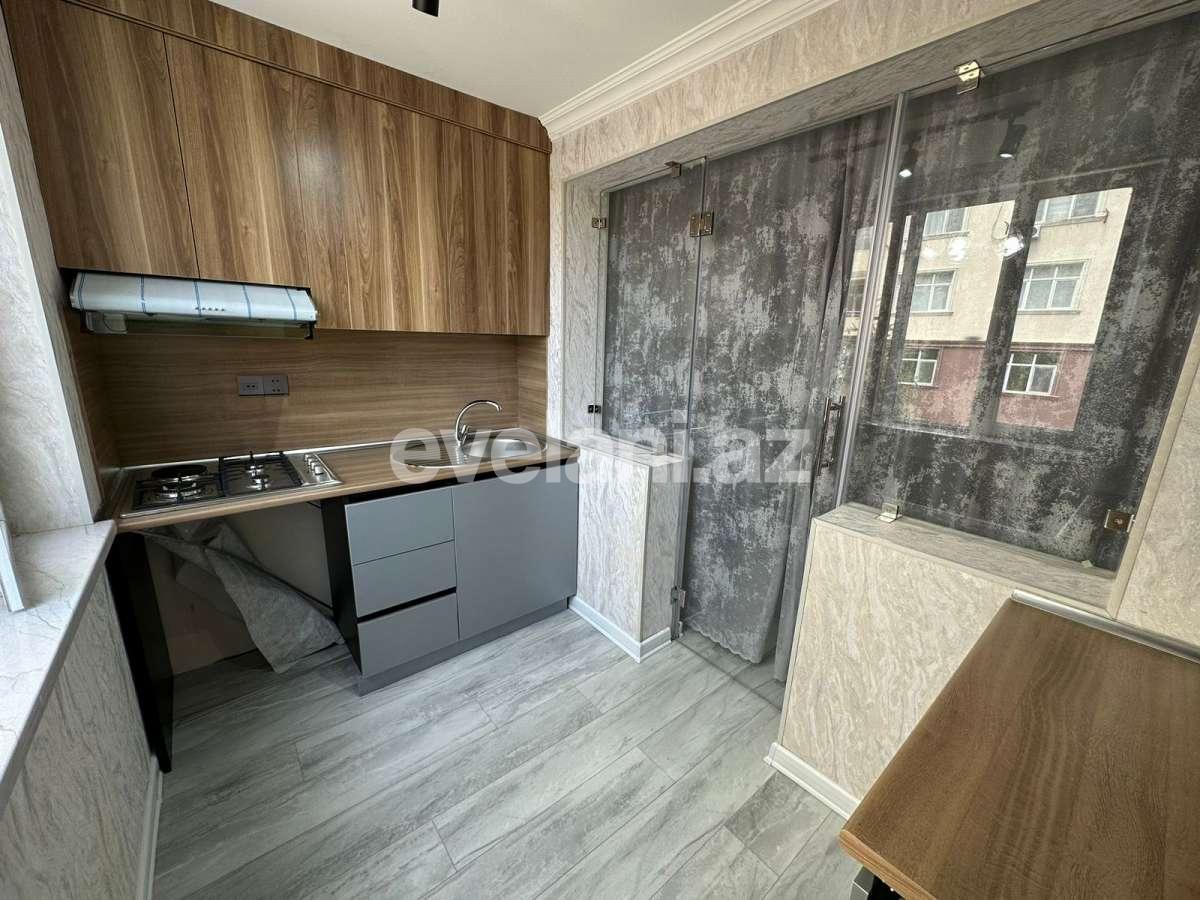 Satılır, köhnə tikili, 3 otaqlı, 60 m², Bakı, Nizami r, Xalqlar Dostluğu m.