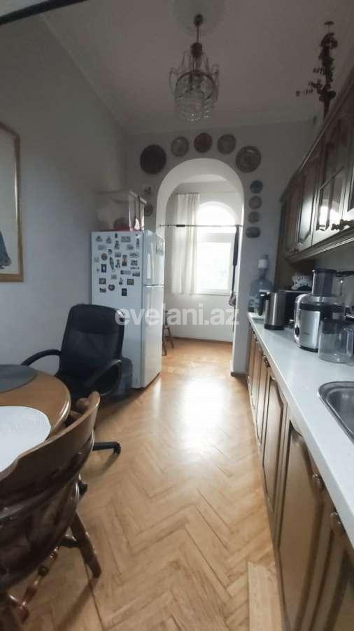 Satılır, köhnə tikili, 4 otaqlı, 113 m², Bakı, Yasamal r, Nizami m.