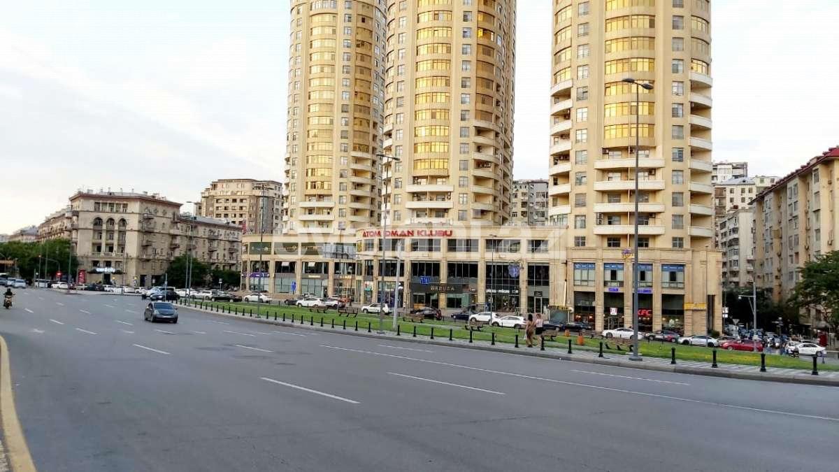 Satılır, köhnə tikili, 4 otaqlı, 113 m², Bakı, Yasamal r, Nizami m.