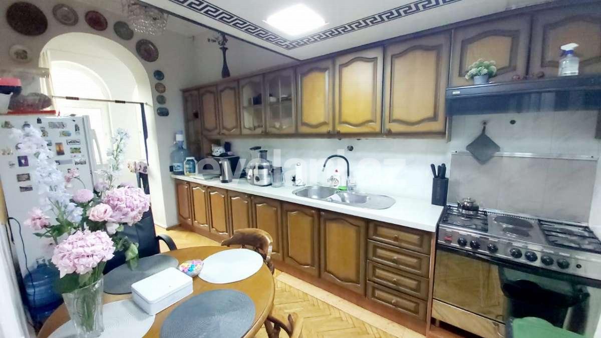 Satılır, köhnə tikili, 4 otaqlı, 113 m², Bakı, Yasamal r, Nizami m.