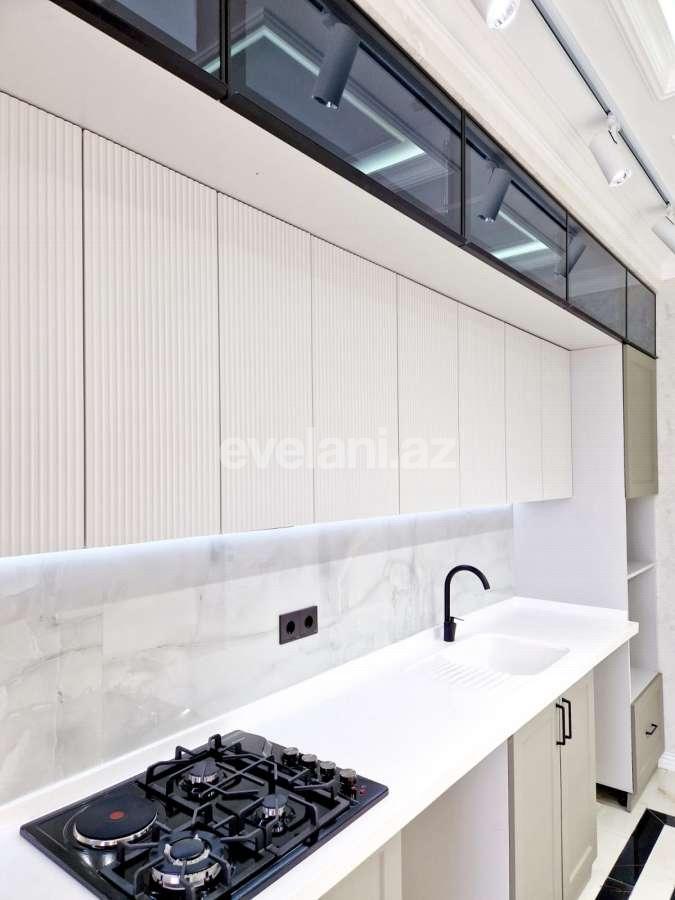 Satılır, yeni tikili, 3 otaqlı, 130 m², Bakı, Nizami r, Neftçilər m.