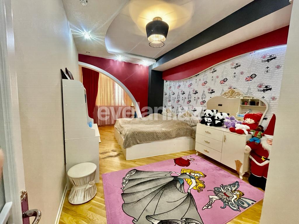 Satılır, yeni tikili, 3 otaqlı, 131 m², Bakı, Nizami r, Neftçilər m.