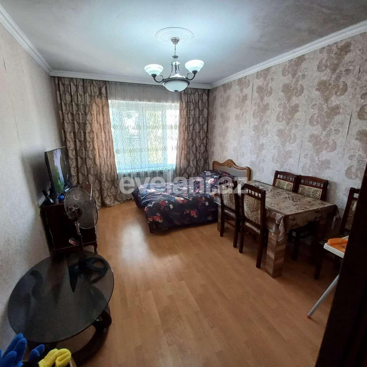 Satılır, köhnə tikili, 3 otaqlı, 80 m², Bakı, Sabunçu r, Bakıxanov q, Neftçilər m.