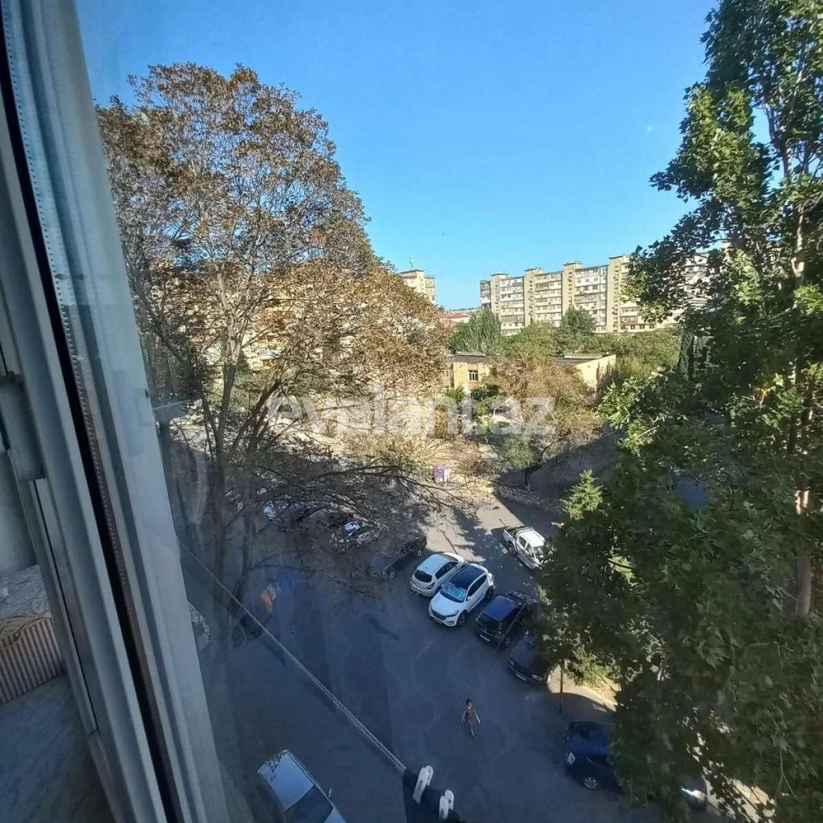 Satılır, köhnə tikili, 3 otaqlı, 80 m², Bakı, Sabunçu r, Bakıxanov q, Neftçilər m.