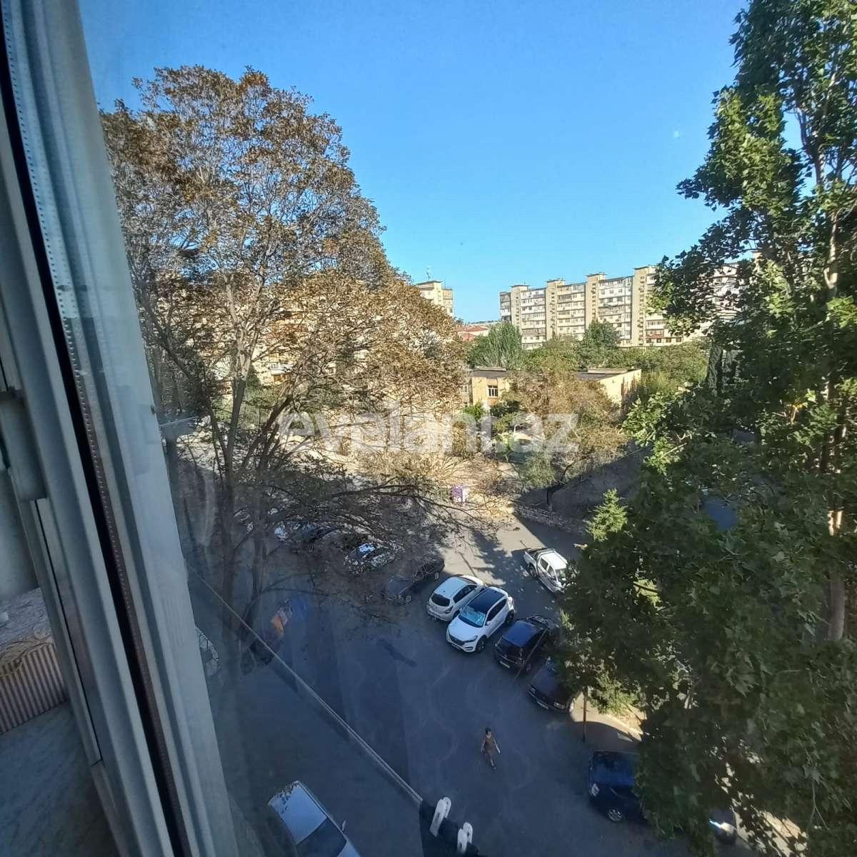 Satılır, köhnə tikili, 3 otaqlı, 80 m², Bakı, Sabunçu r, Bakıxanov q, Neftçilər m.