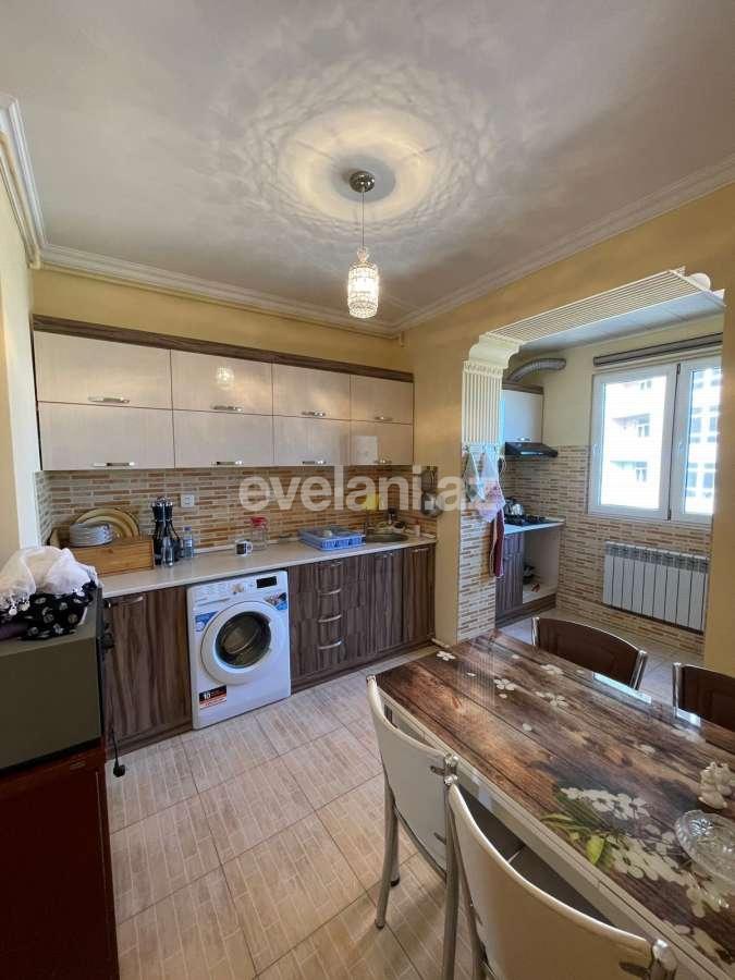 Satılır, köhnə tikili, 2 otaqlı, 60 m², Bakı, Binəqədi r, 8-ci mikrorayon q, Azadlıq prospekti m.